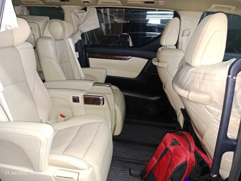 Foto Mobil Bekas Kabin Belakang Toyota Alphard 2.5 G tahun 2019