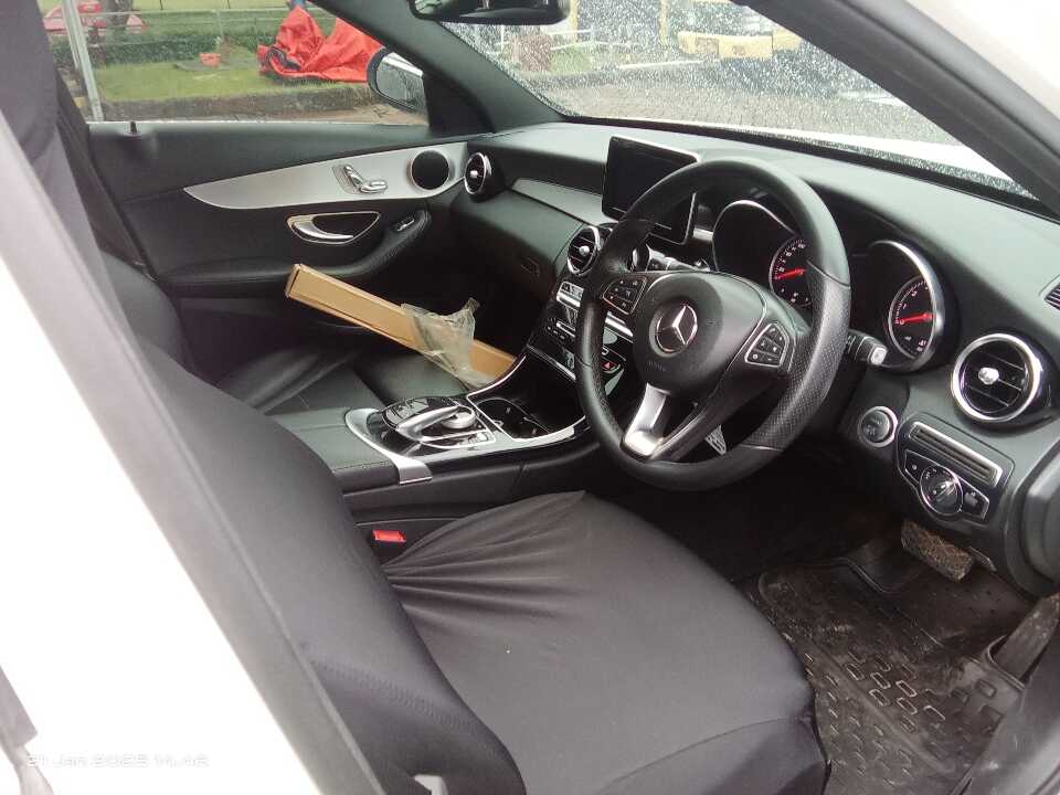 Foto Mobil Bekas Kabin Depan Mercedes-Benz C200 2.0 tahun 2018