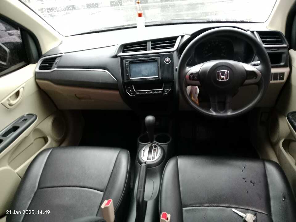 Foto Mobil Bekas Dashboard Honda Mobilio 1.5 E tahun 2018