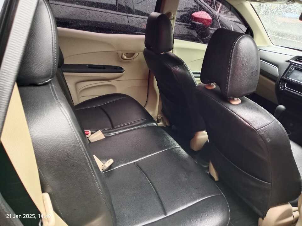 Foto Mobil Bekas Kabin Belakang Honda Mobilio 1.5 E tahun 2018