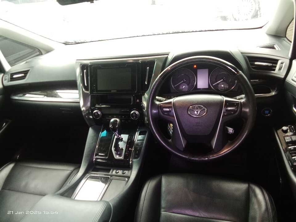 Foto Mobil Bekas Dashboard Toyota Vellfire 2.5 tahun 2019