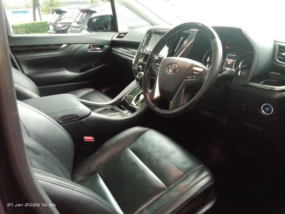 Foto Mobil Bekas Kabin Depan Toyota Vellfire 2.5 tahun 2019