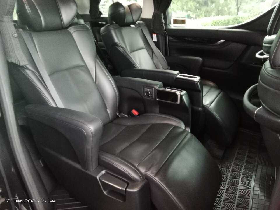 Foto Mobil Bekas Kabin Belakang Toyota Vellfire 2.5 tahun 2019