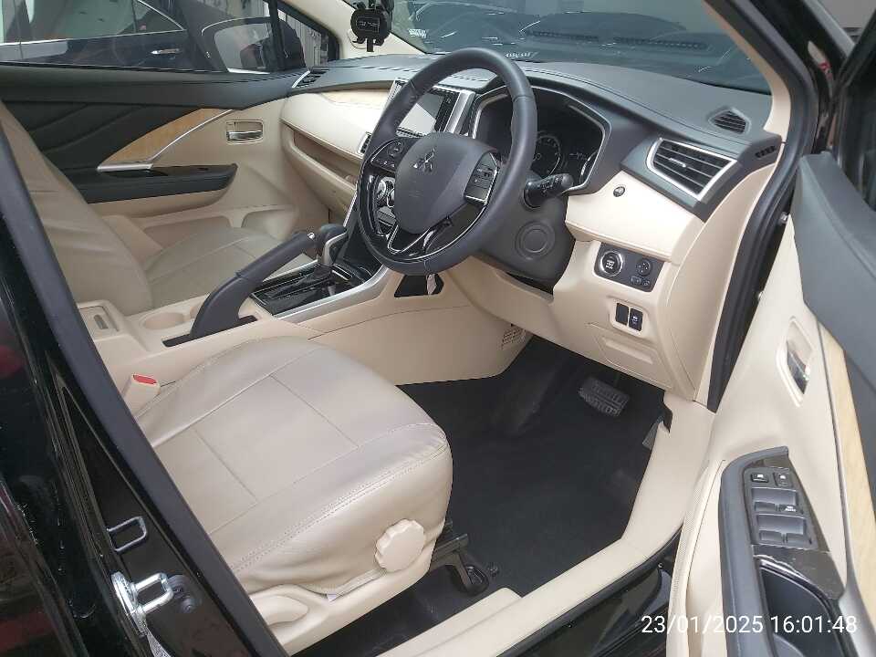 Foto Mobil Bekas Kabin Depan Mitsubishi Xpander 1.5 tahun 2021