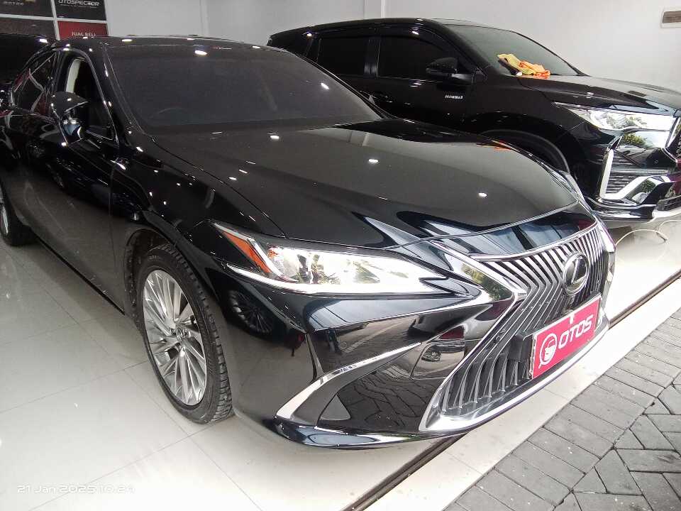 2019 Lexus ES 250 2.5 - Foto 1 dari 6