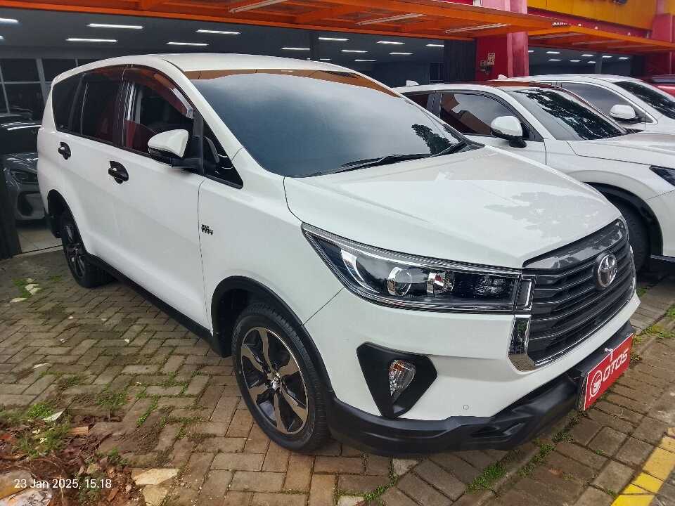 2022 Toyota Kijang Innova 2.0 V - Foto 1 dari 6