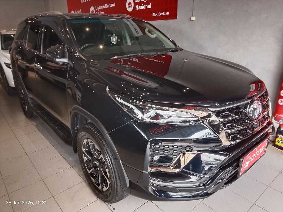 2021 Toyota Fortuner 2.4 4X2 VRZ - Foto 1 dari 6