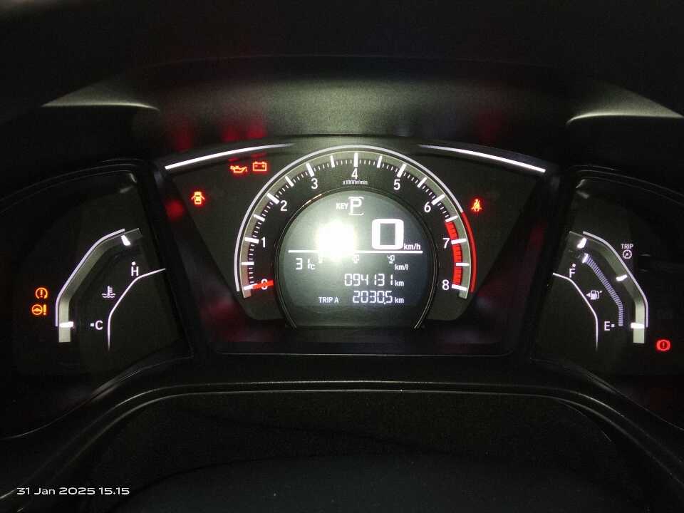 Foto Mobil Bekas Odometer Honda Civic 1.5 Turbo tahun 2017
