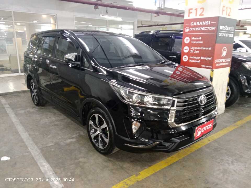 2021 Toyota Kijang Innova 2.4 Venturer - Foto 1 dari 6