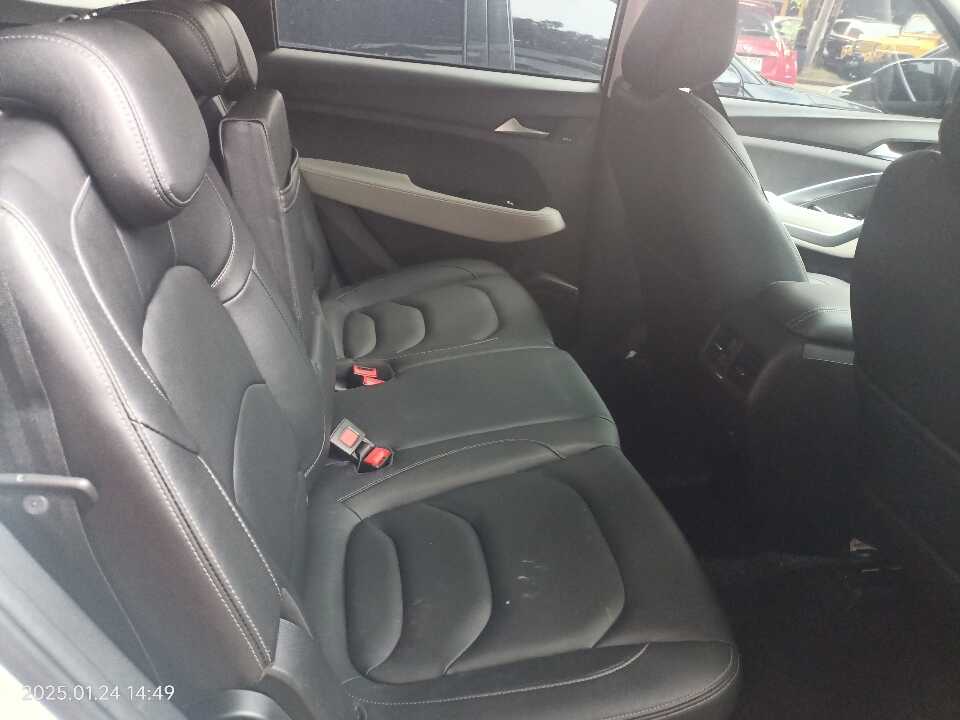 Foto Mobil Bekas Kabin Belakang Wuling Almaz 1.5 L T Lux tahun 2023