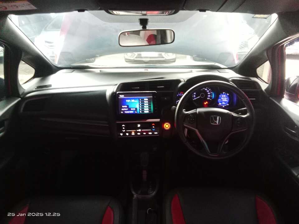 Foto Mobil Bekas Dashboard Honda Jazz 1.5 RS tahun 2019
