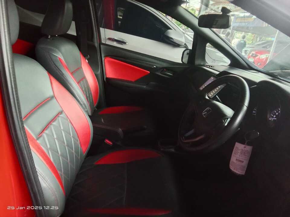 Foto Mobil Bekas Kabin Depan Honda Jazz 1.5 RS tahun 2019