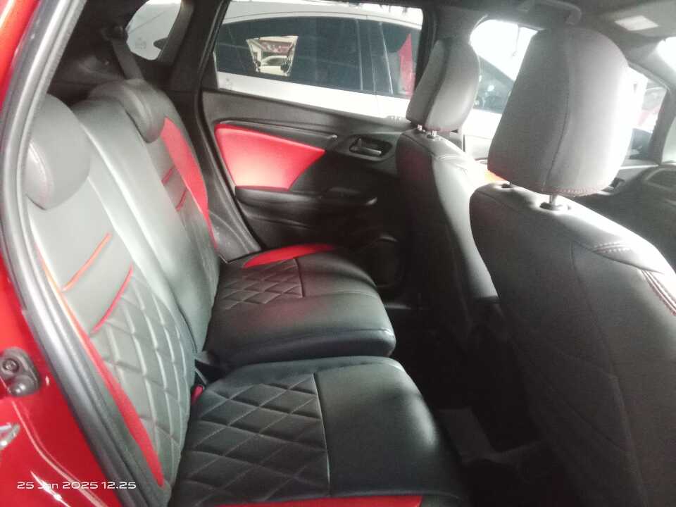 Foto Mobil Bekas Kabin Belakang Honda Jazz 1.5 RS tahun 2019
