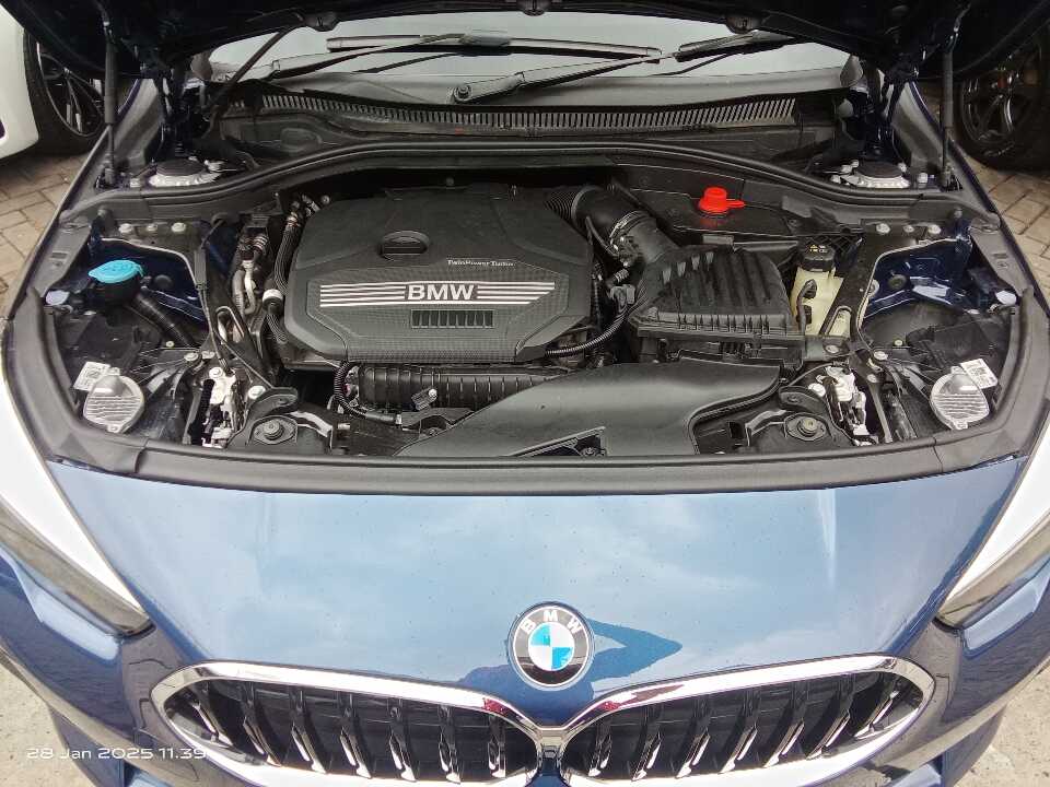 Foto Mobil Bekas Mesin BMW 218i 1.5 tahun 2023