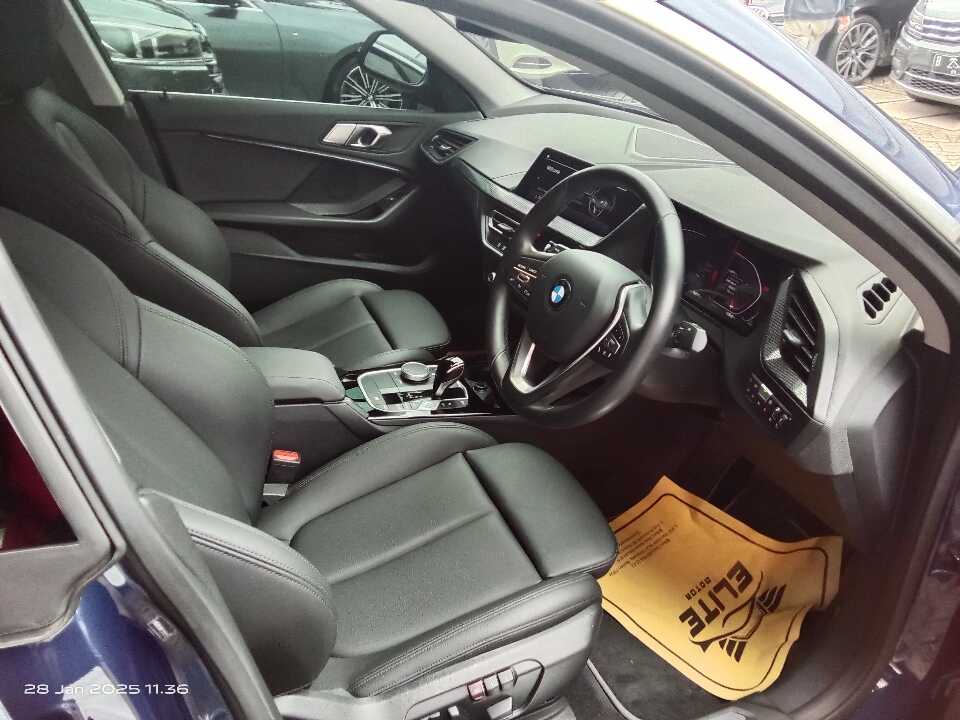 Foto Mobil Bekas Kabin Depan BMW 218i 1.5 tahun 2023
