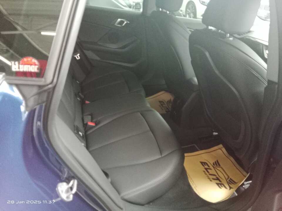 Foto Mobil Bekas Kabin Belakang BMW 218i 1.5 tahun 2023