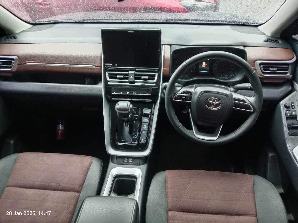 Foto Mobil Bekas Dashboard Toyota Innova 2.0 Zenix V CVT tahun 2022