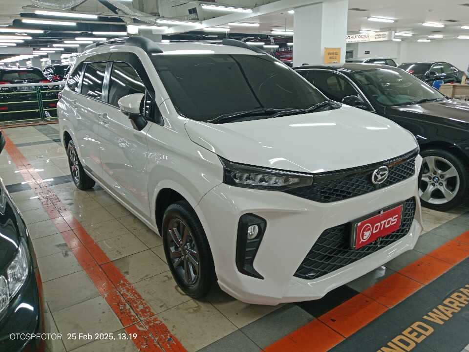 2022 Daihatsu Xenia 1.3 R - Foto 1 dari 6