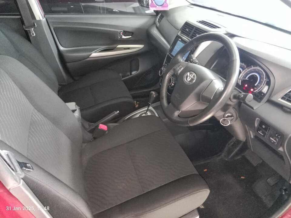Foto Mobil Bekas Kabin Depan Toyota Avanza 1.5 Veloz tahun 2018