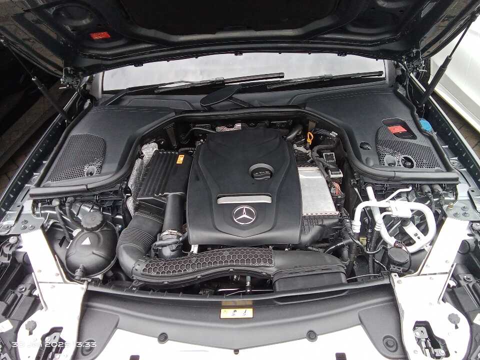 Foto Mobil Bekas Mesin Mercedes-Benz E300 2.0 tahun 2017