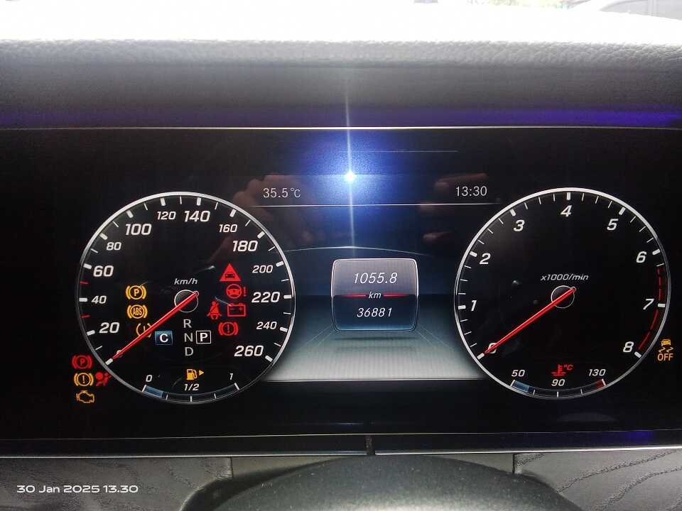 Foto Mobil Bekas Odometer Mercedes-Benz E300 2.0 tahun 2017