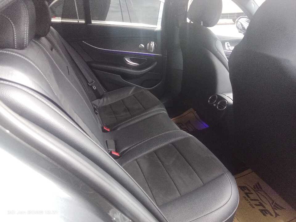 Foto Mobil Bekas Kabin Belakang Mercedes-Benz E300 2.0 tahun 2017