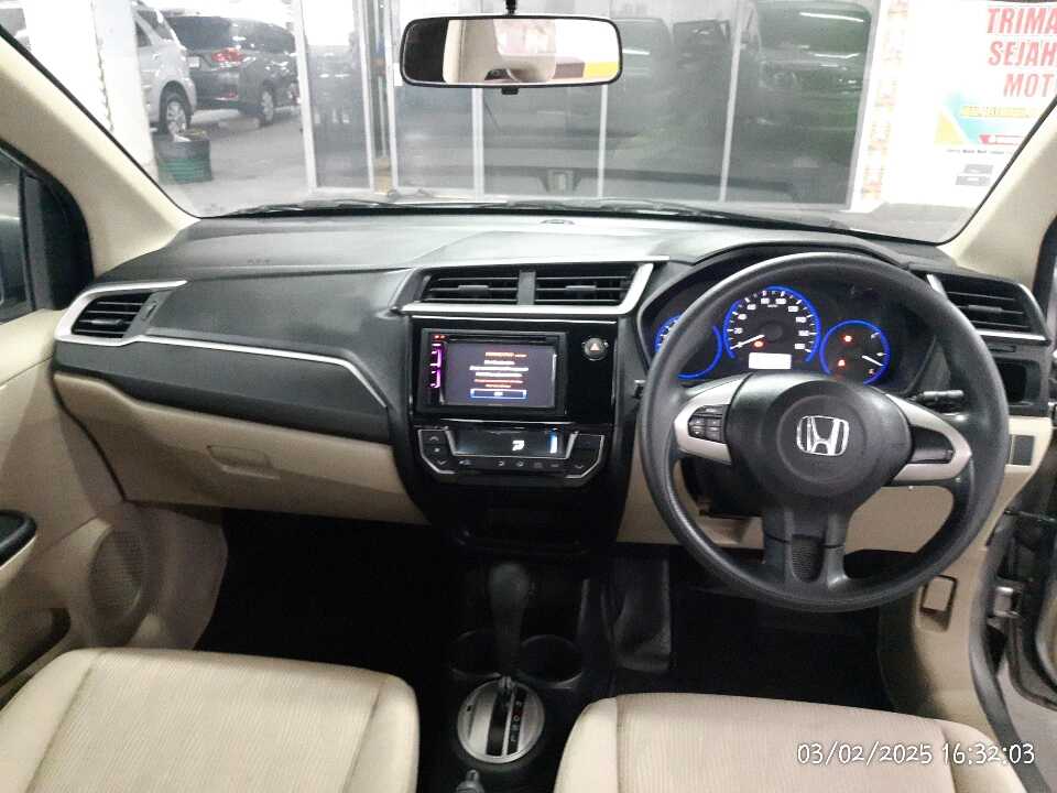 Foto Mobil Bekas Dashboard Honda Mobilio 1.5 E tahun 2017