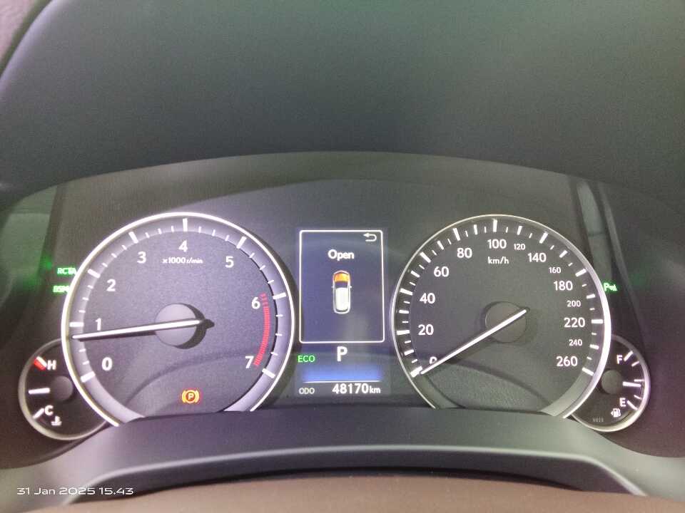 Foto Mobil Bekas Odometer Lexus RX 300 2.0 tahun 2018