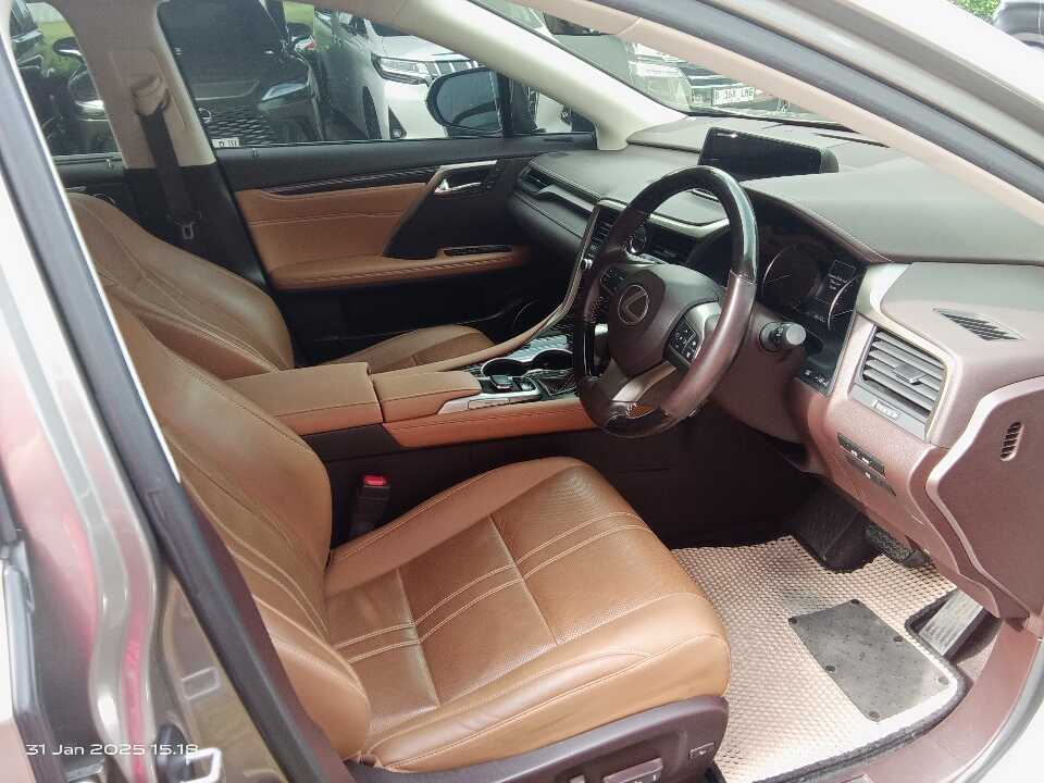 Foto Mobil Bekas Kabin Depan Lexus RX 300 2.0 tahun 2018
