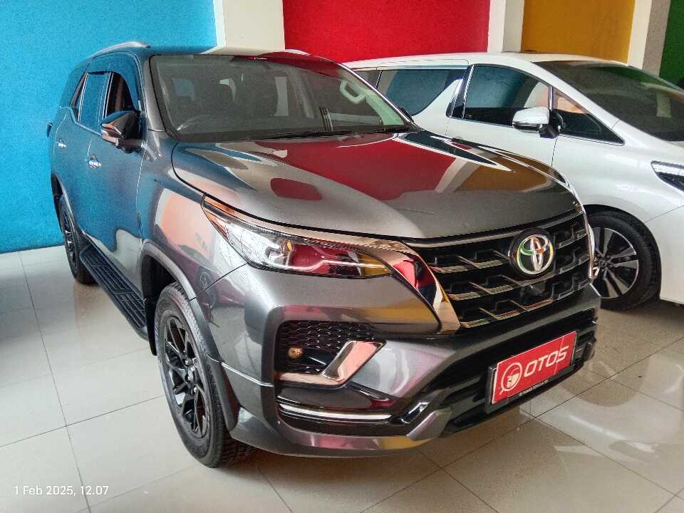 2021 Toyota Fortuner 2.4 4X2 VRZ - Foto 1 dari 6