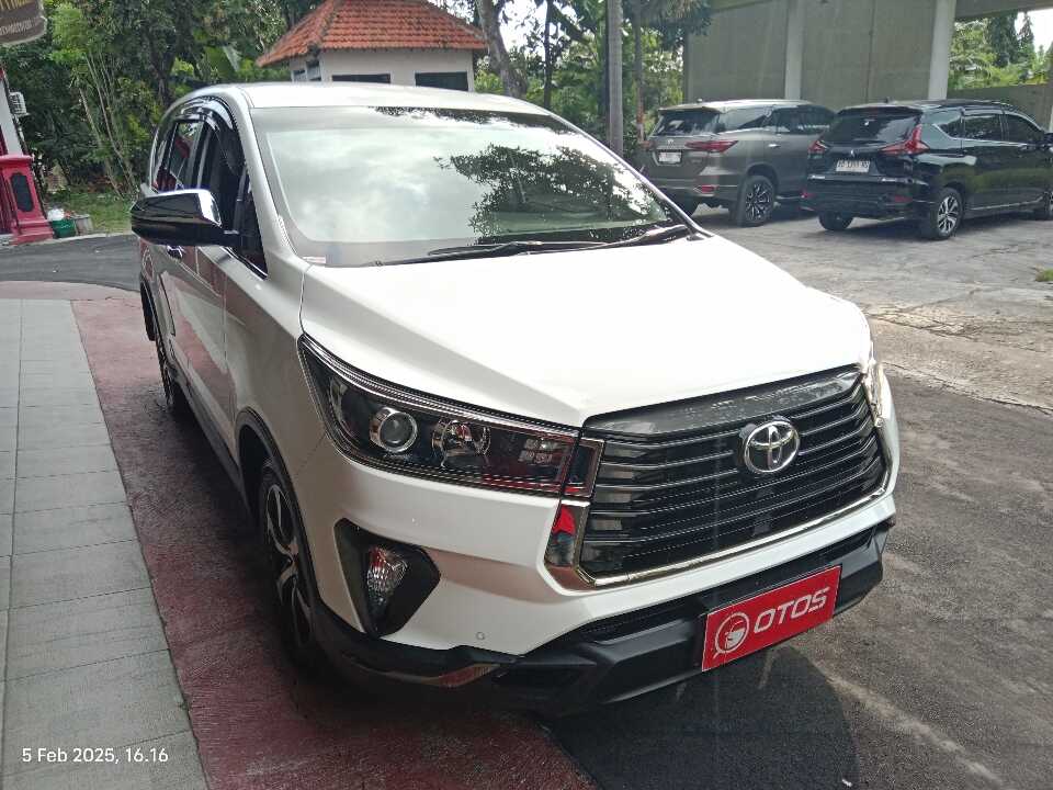 2021 Toyota Kijang Innova 2.4 Venturer - Foto 1 dari 6