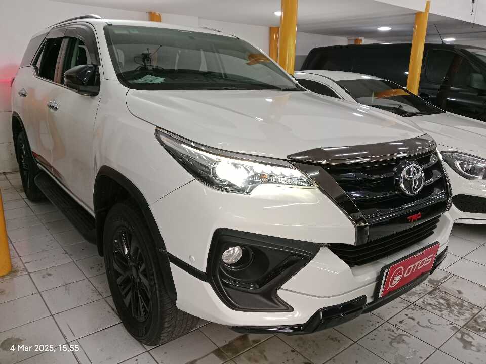 2019 Toyota Fortuner 2.4 4X2 VRZ - Foto 1 dari 6