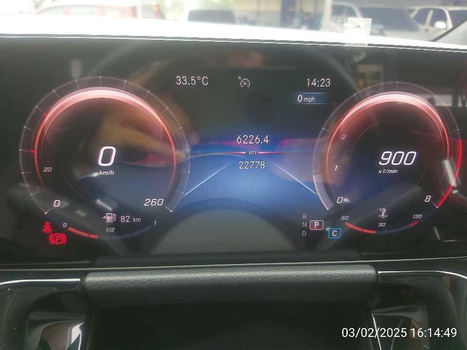 Foto Mobil Bekas Odometer Mercedes-Benz GLA200 1.3 tahun 2022