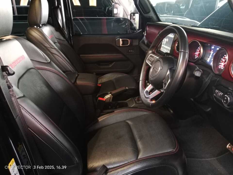 Foto Mobil Bekas Kabin Depan Jeep Wrangler 2.0 Rubicon 4-Door tahun 2019