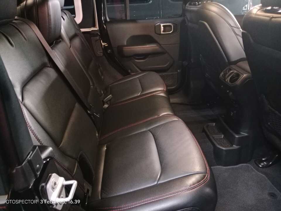 Foto Mobil Bekas Kabin Belakang Jeep Wrangler 2.0 Rubicon 4-Door tahun 2019