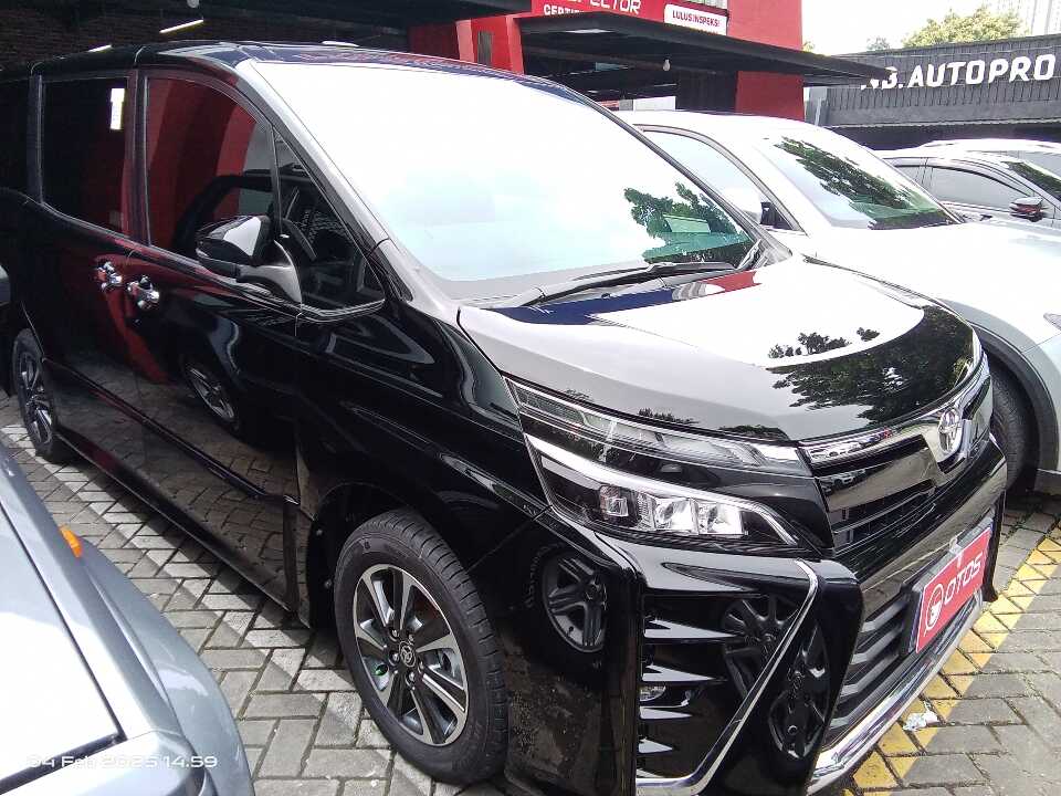 2021 Toyota Voxy 2.0 - Foto 1 dari 6