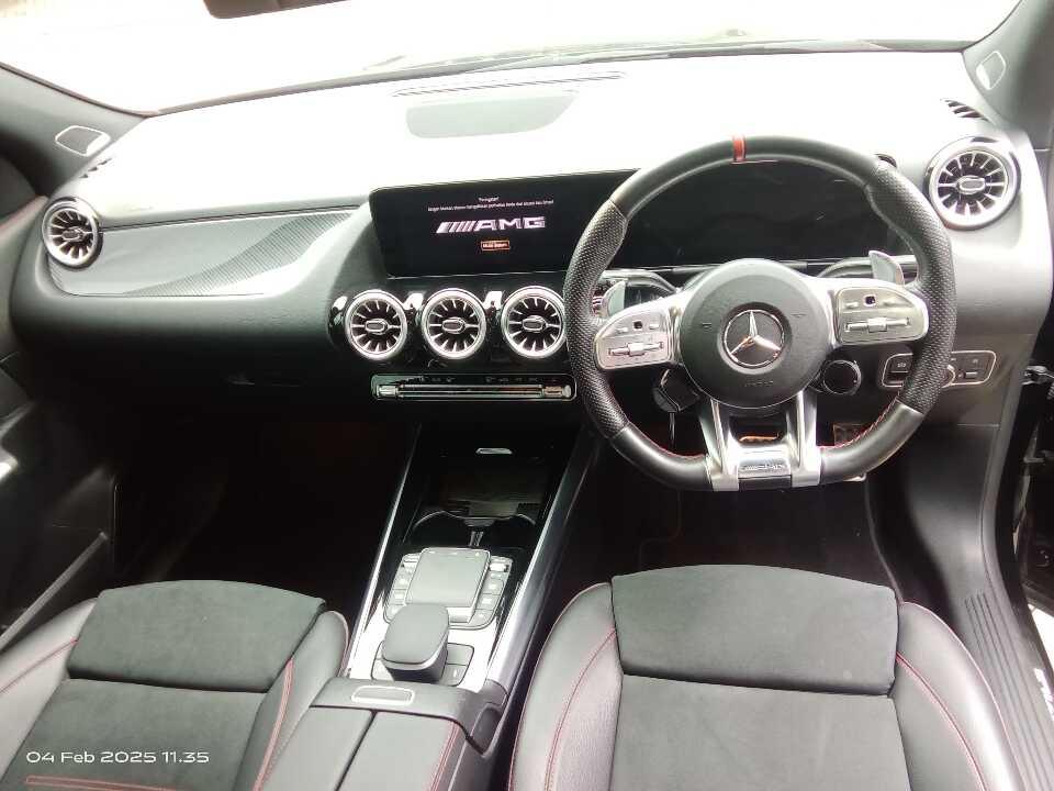 Foto Mobil Bekas Dashboard Mercedes-Benz GLA35 AMG 2.0 tahun 2022