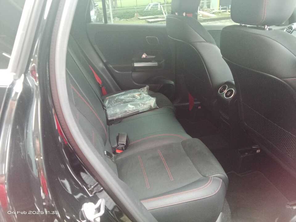 Foto Mobil Bekas Kabin Belakang Mercedes-Benz GLA35 AMG 2.0 tahun 2022