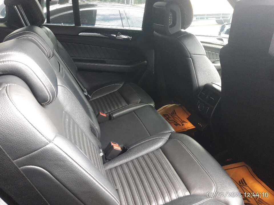 Foto Mobil Bekas Kabin Belakang Mercedes-Benz GLS400 3.0 tahun 2018