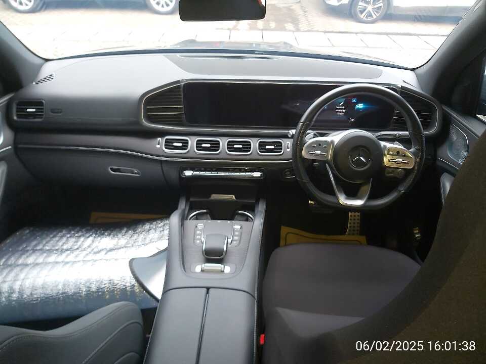 Foto Mobil Bekas Dashboard Mercedes-Benz GLE450 3.0 4MATIC AMG Line tahun 2020