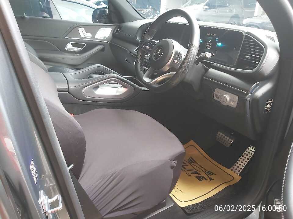 Foto Mobil Bekas Kabin Depan Mercedes-Benz GLE450 3.0 4MATIC AMG Line tahun 2020
