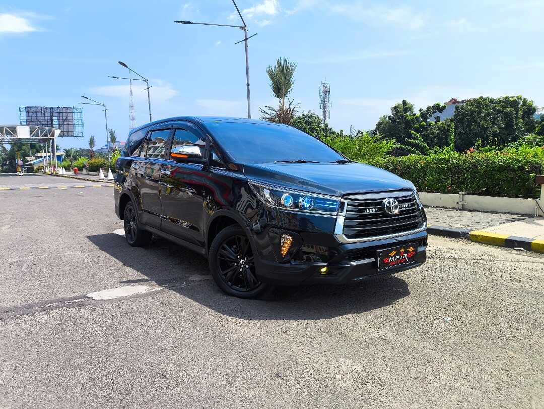 2021 Toyota Kijang Innova 2.4 Venturer - Foto 1 dari 10