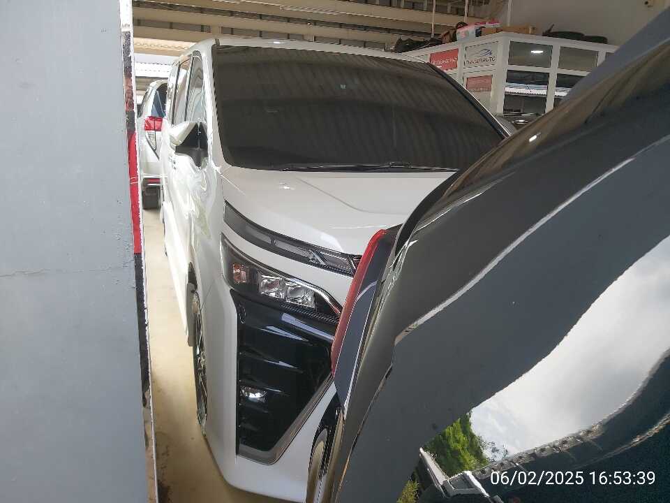 2021 Toyota Voxy 2.0 - Foto 1 dari 6