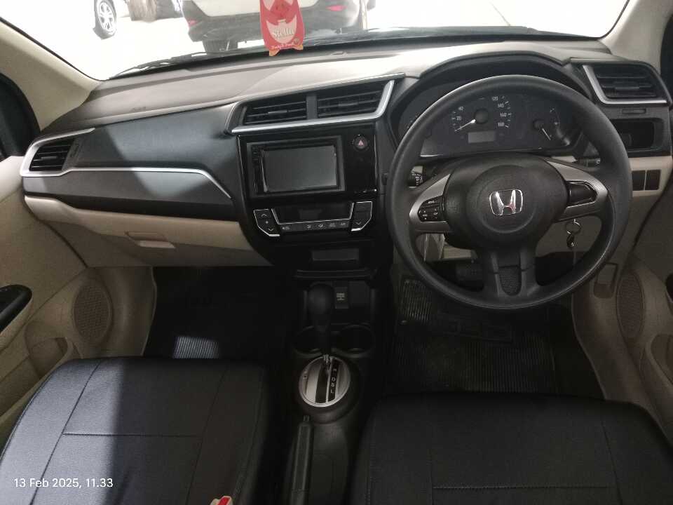 Foto Mobil Bekas Dashboard Honda Mobilio 1.5 E tahun 2017