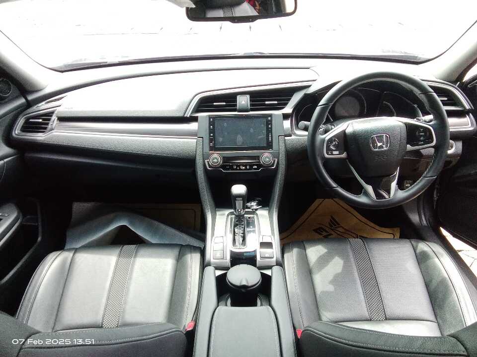 Foto Mobil Bekas Dashboard Honda Civic 1.5 ES tahun 2020