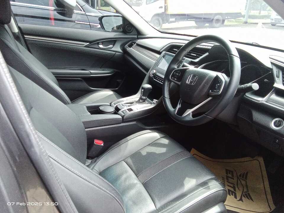 Foto Mobil Bekas Kabin Depan Honda Civic 1.5 ES tahun 2020