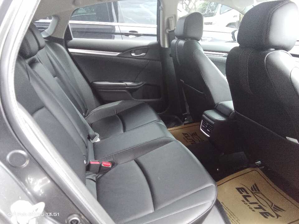 Foto Mobil Bekas Kabin Belakang Honda Civic 1.5 ES tahun 2020