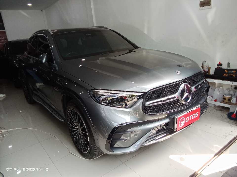 2023 Mercedes-Benz GLC300 2.0 - Foto 1 dari 6