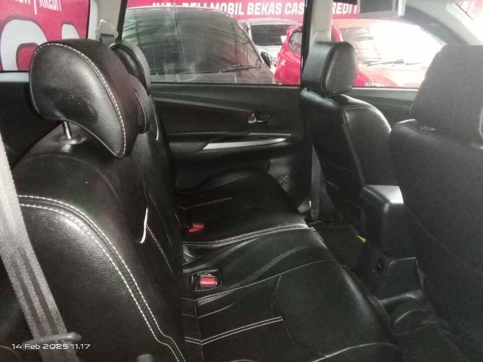 Foto Mobil Bekas Kabin Belakang Toyota Avanza 1.5 Veloz tahun 2021