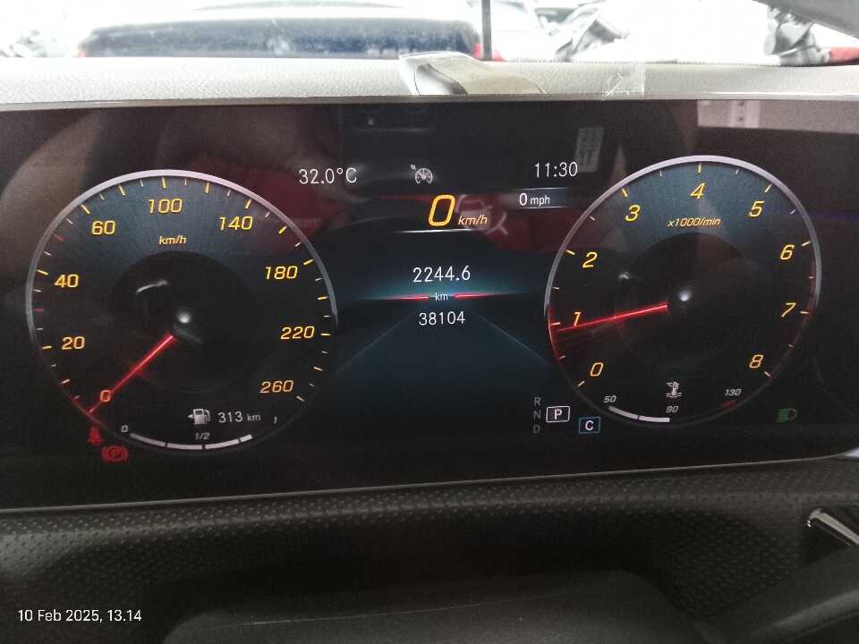 Foto Mobil Bekas Odometer Mercedes-Benz CLA200 1.3 tahun 2019